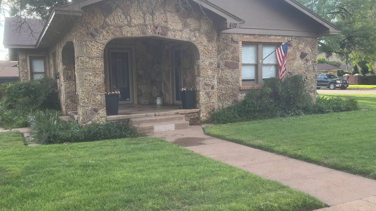 Merkel House | Close to Abilene and Sweetwater Marvelous 3 bdrm with pool.