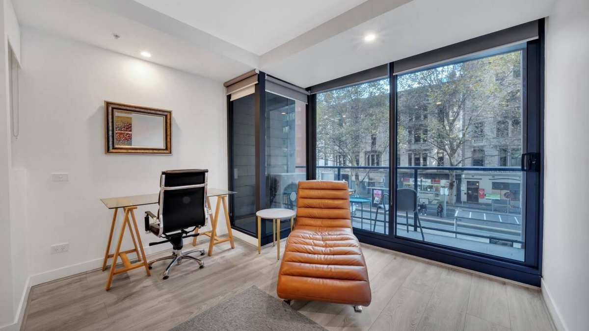 Melbourne Central Business District Apartment | Close to All Derived VRBO MLOS4