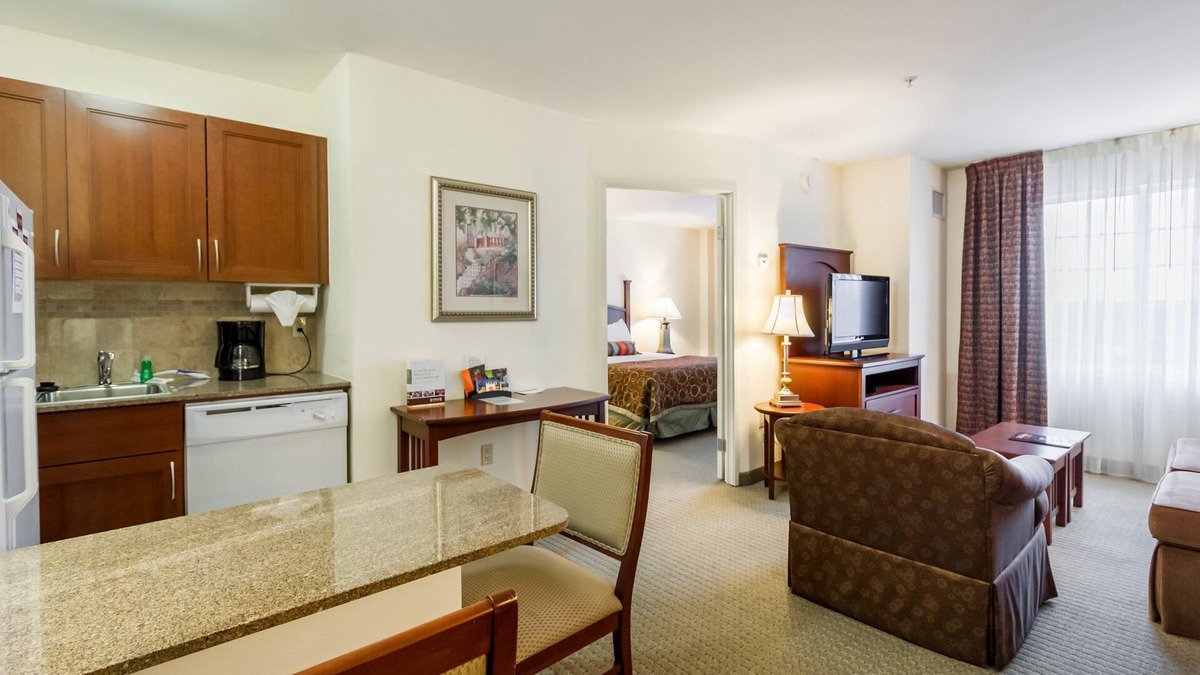 Montopolis Condo | Close to Austin Airport | Free Breakfast + Free Wi-Fi + Outdoor Pool