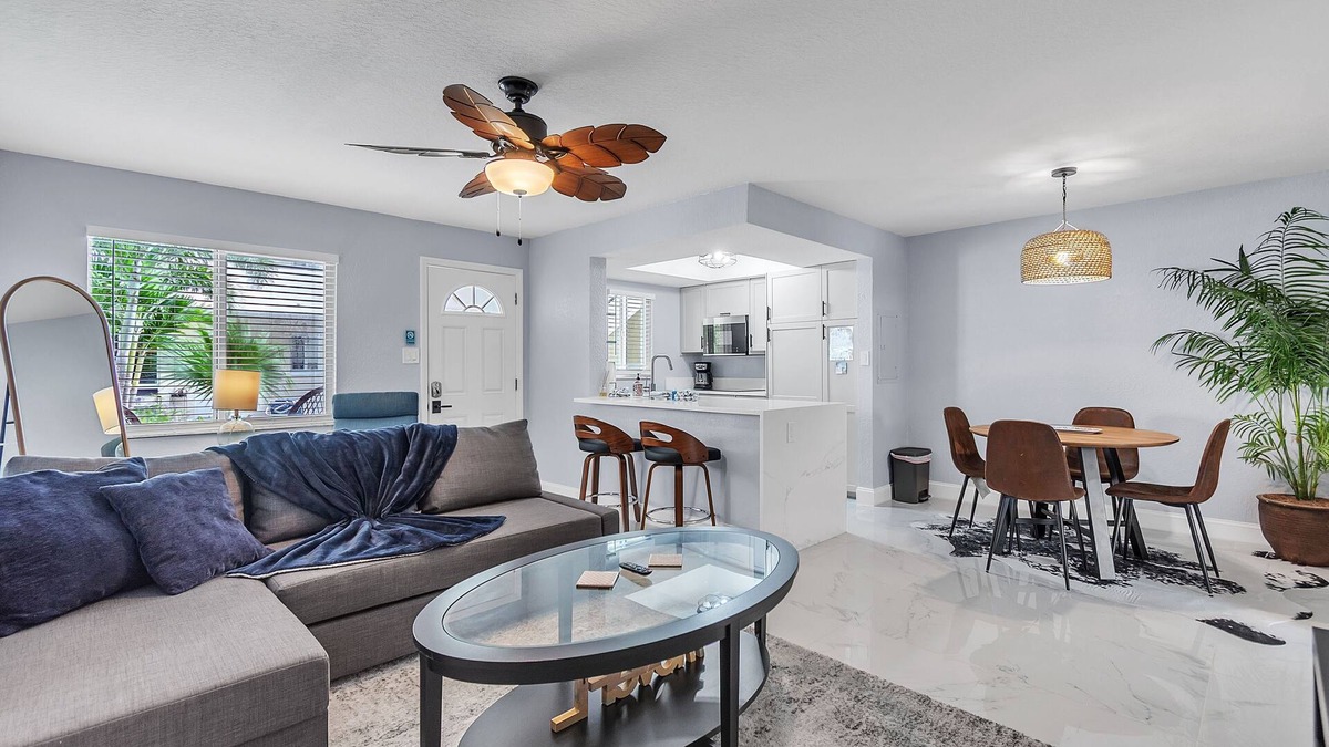 Indian Rocks Beach Condo | 🏖️Close to Beach🌴Public Park Across the Street🐬Indian Oaks #7 - Sandy Toes