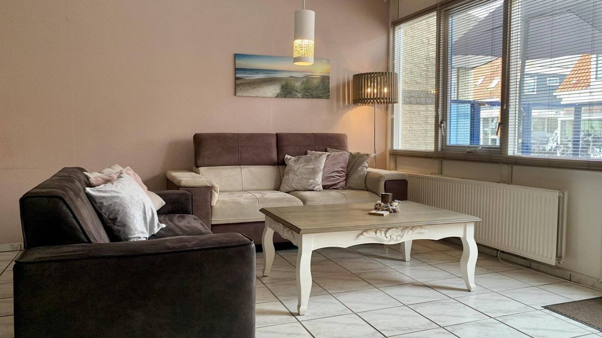 Petten House | Close to beach, spacious city centre flat, 2 bedrooms, WiFi, washing machine