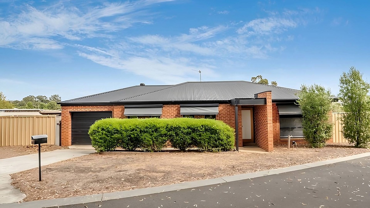 North Bendigo House | Close to Bendigo Health Accessible Peaceful