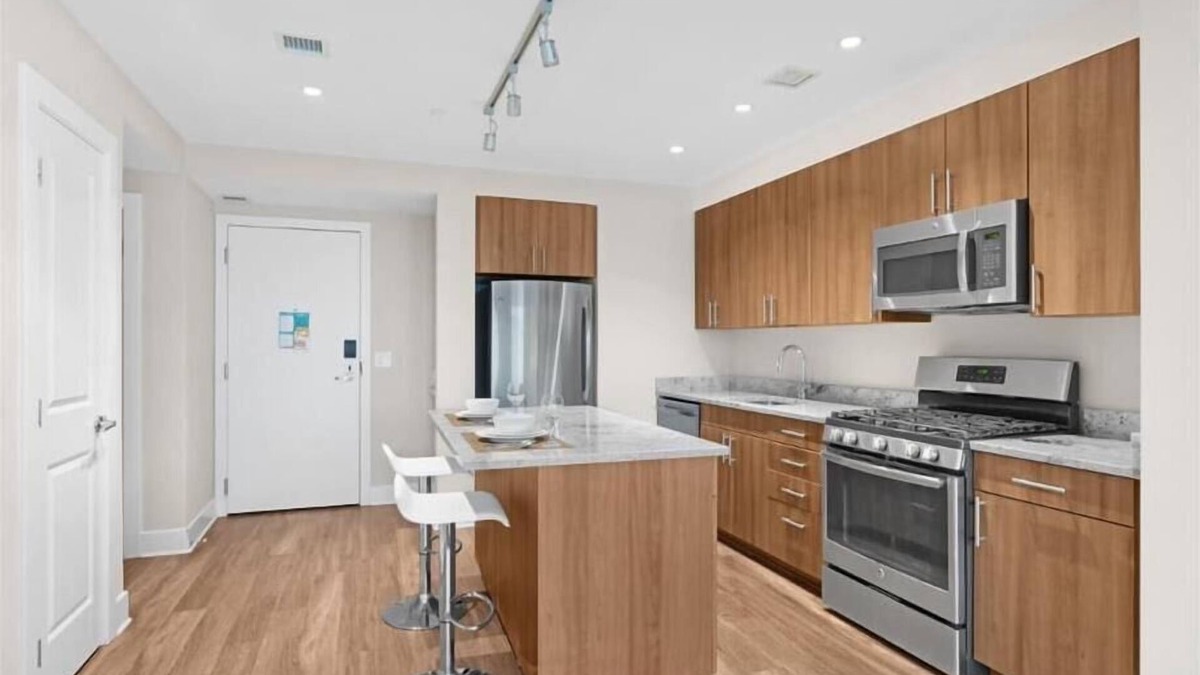 Reston Apartment | Close to Best Buy, Sephora, Lululemon | Prime 1BR in Reston