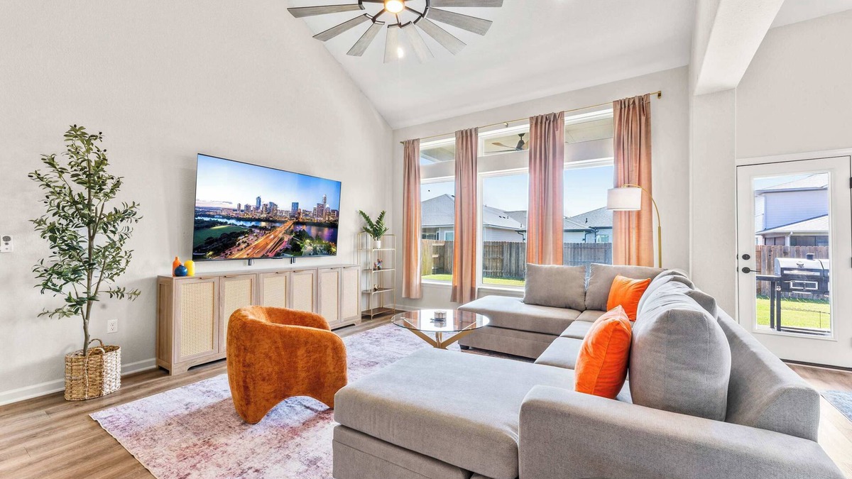 Austin House | Close to CotA & Downtown | Cozy & Luxe | 4BR