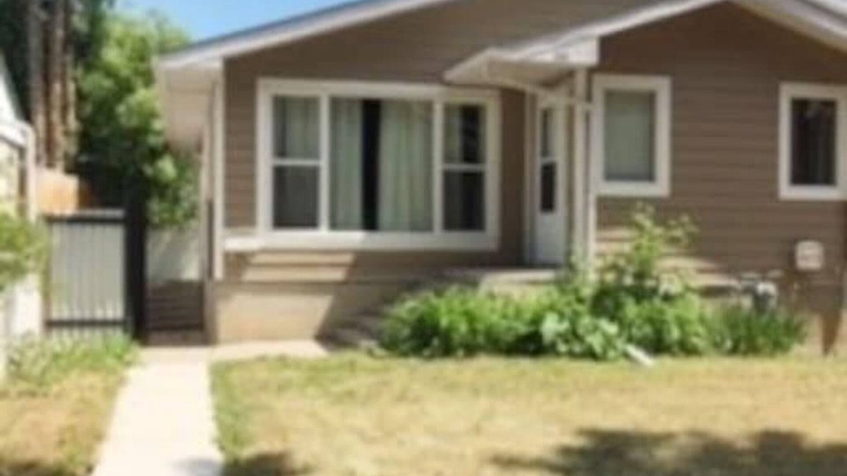 South Lethbridge House | Close to Downtown 3 Bedroom Duplex