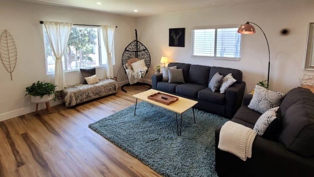 Grant Hill House | Close to Downtown!! Pet Friendly!! Outdoor space!!