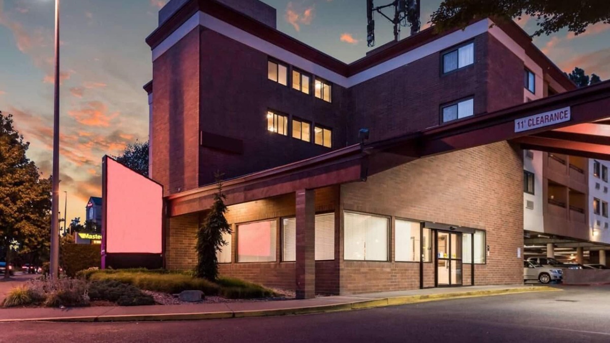 SeaTac Hotel | Close to Downtown! Relaxing Airport Accommodation | Budget-Friendly