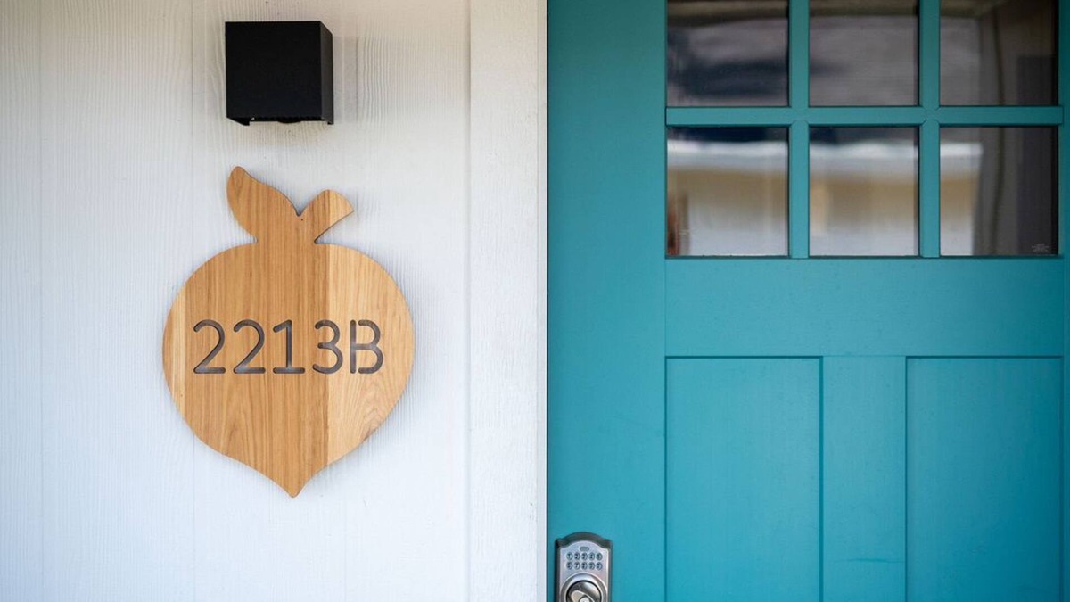 Austin Ave. Villa | Close to Downtown Waco **EV CHARGERS, Outdoor Projector, Swings, 2 Fire pits