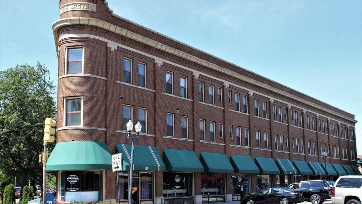 Chatham-Arch Apartment | Close to Gainbridge and Lucas Oil