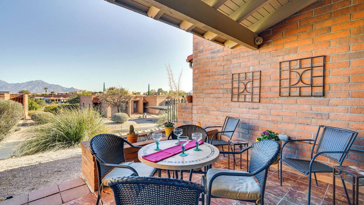 Desert Casitas House | Close to Golf: Mtn-View Townhome in Green Valley