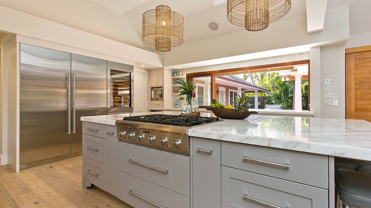 Kahala House | Close to Kahala Beach/Air Conditioning/Heated Pool/Clean/Quiet Neighborhood
