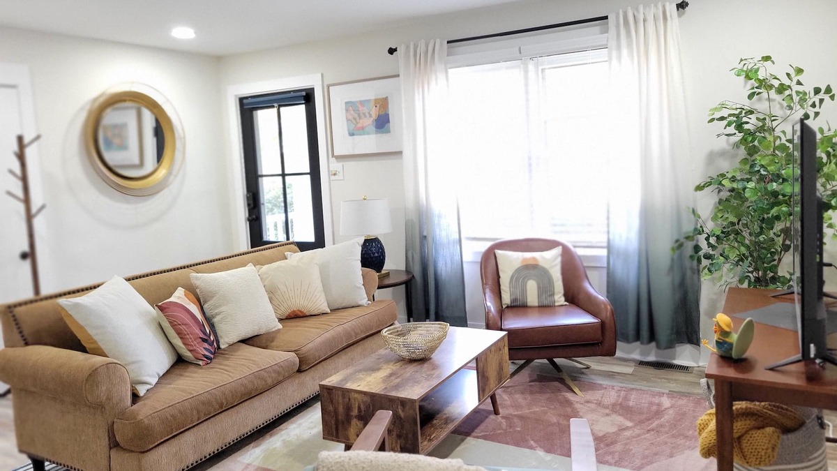 North Charlotte House | Close to lightrail in the Heart of NODA!