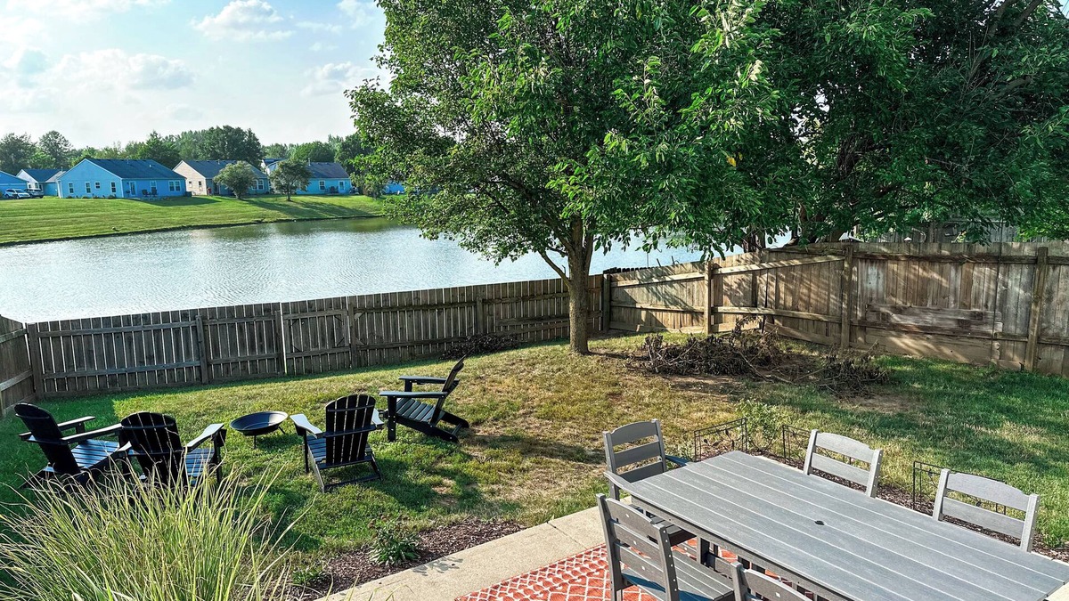 Noblesville House | Close to Mojo Up - Comfy King Beds - Water Views - Fire Pit - Outdoor Dining
