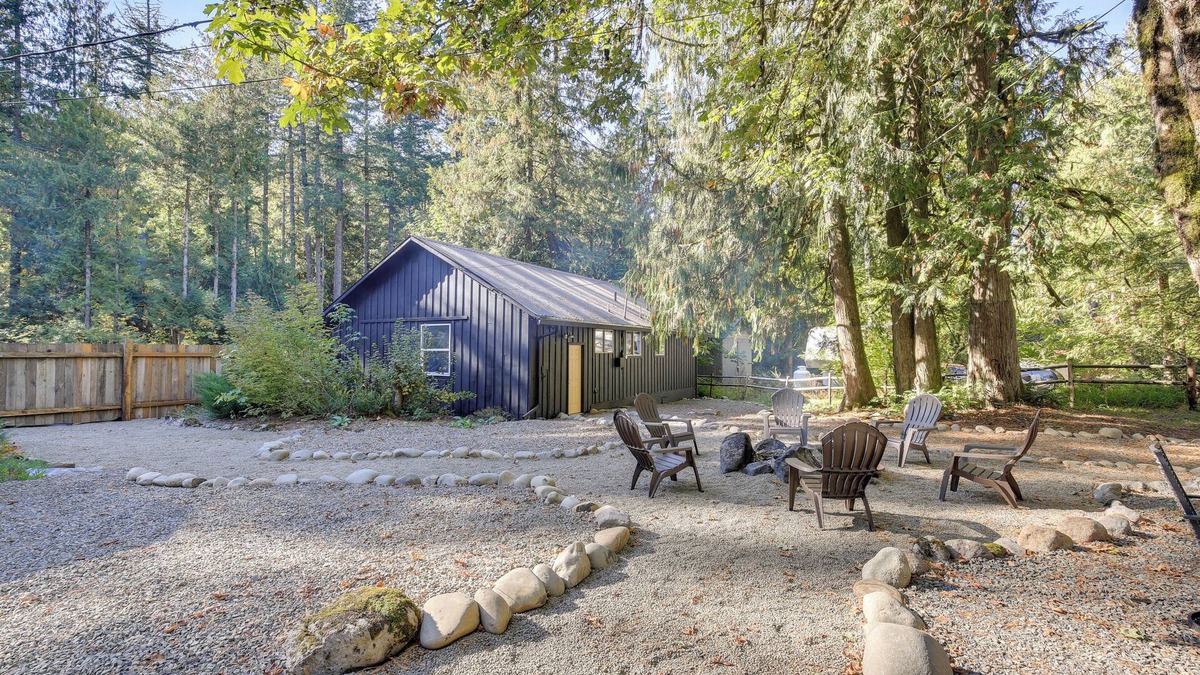 Rhododendron Cabin | Close to Mt Hood Skibowl: Retro Rhododendron Cabin