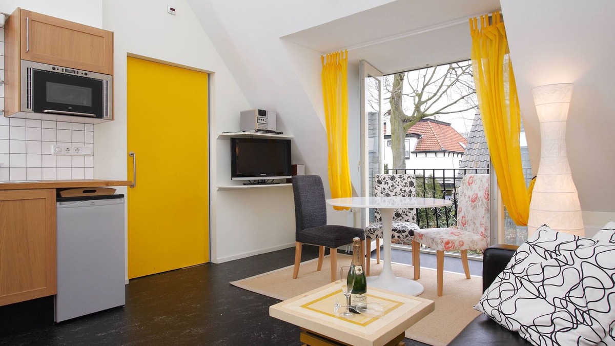 Bergen Apartment | Close to nature & center: 2-room apartment with french balcony