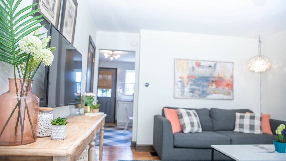 Grandview Heights Apartment | Close to OSU | Off Street Parking | Walkable Neighborhood