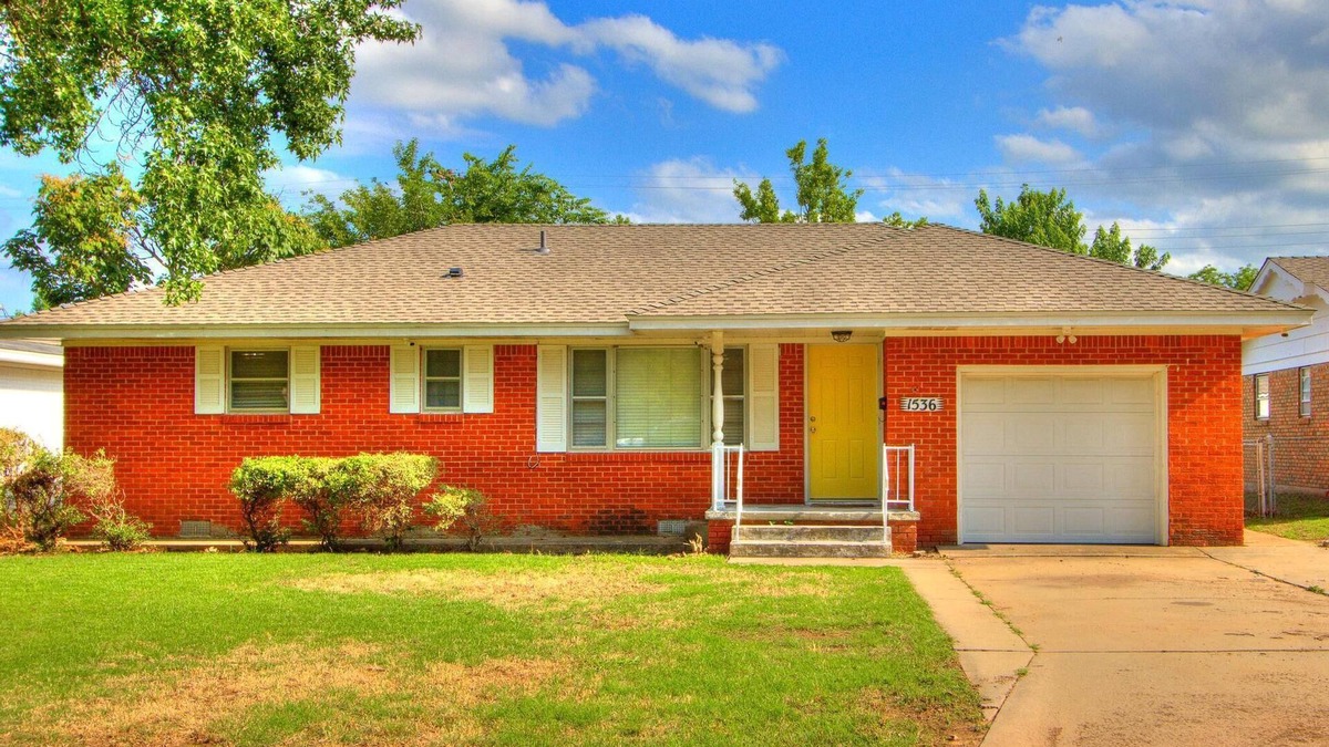Norman House | Close to OU-TVs in every room-outdoor dining-wifi-W/D