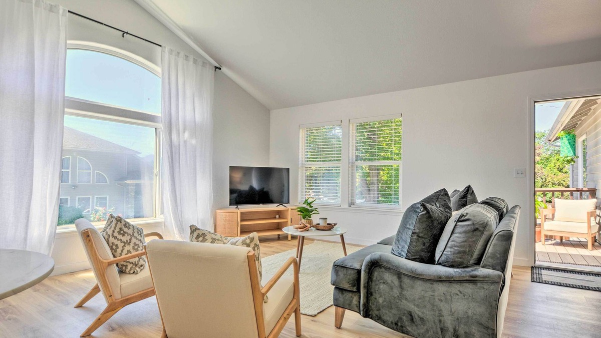 Grants Pass Apartment | Close to Parks & Brews: Sunny Grants Pass Apt!