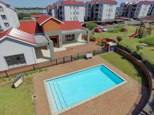 Greater Johannesburg Metropolitan Area Apartment | CLOSE TO SANDTON and The Airport
