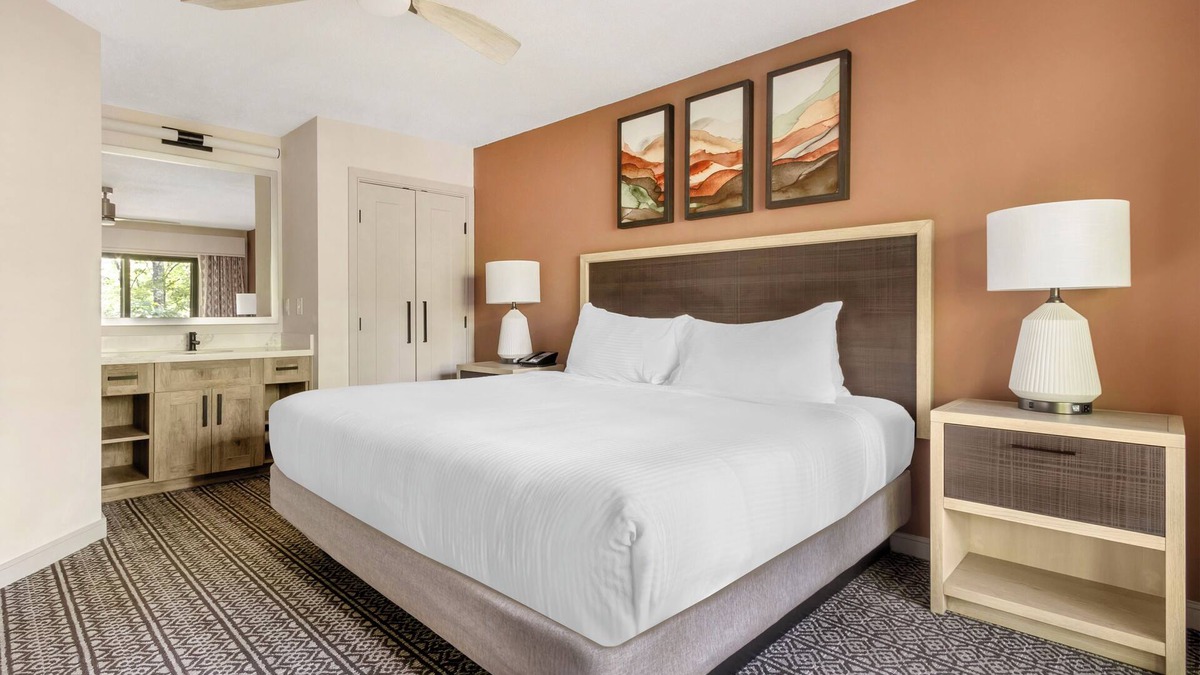 Sapphire Resort | Close to Seasonal Ski Areas! Free Parking, 3 Pools, Jacuzzi and Sauna