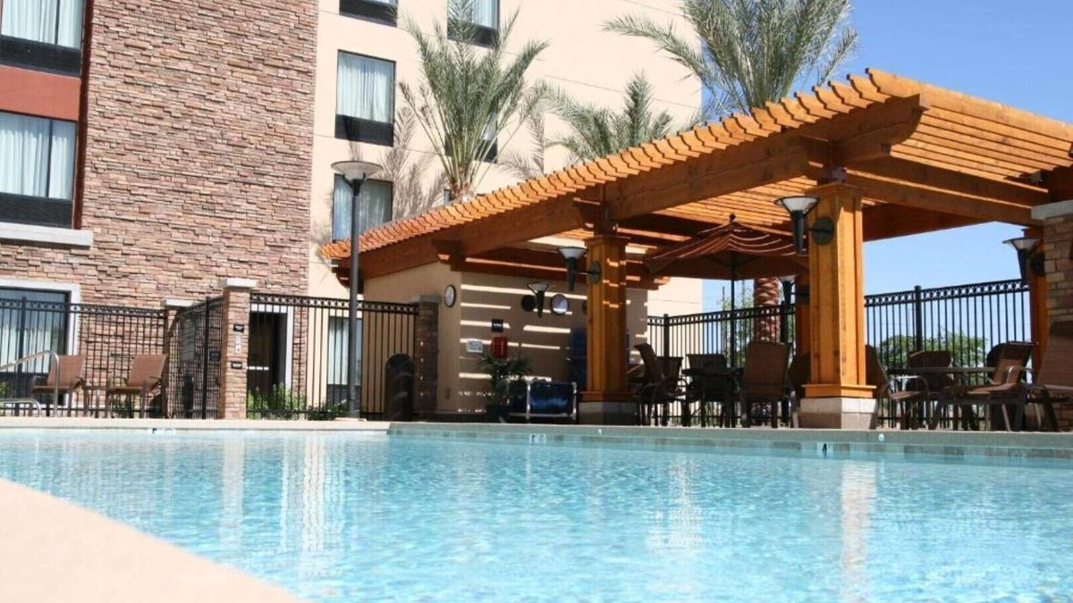 Chandler House | Close to shops, businesses, and leisure