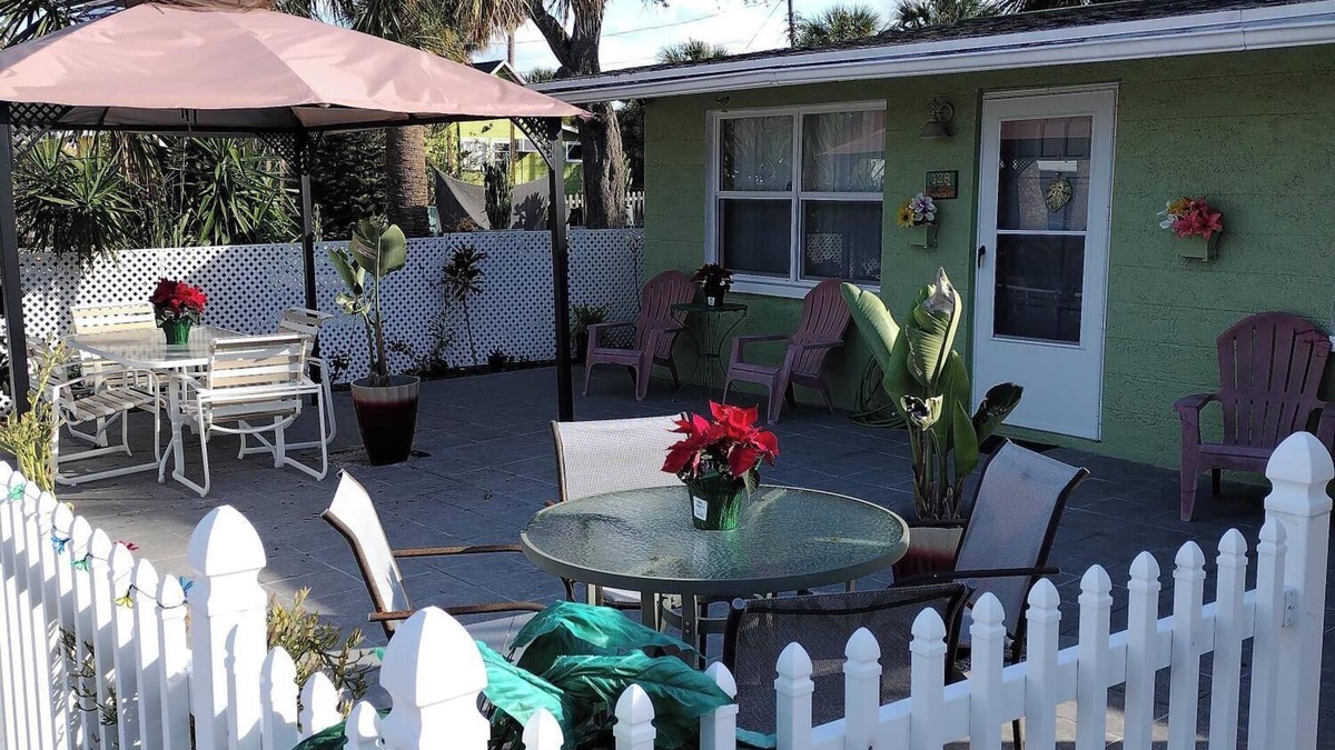 Tarpon Springs Cottage | Close to Sponge docks,private separate entrance, in the heart of Tarpon Spring!