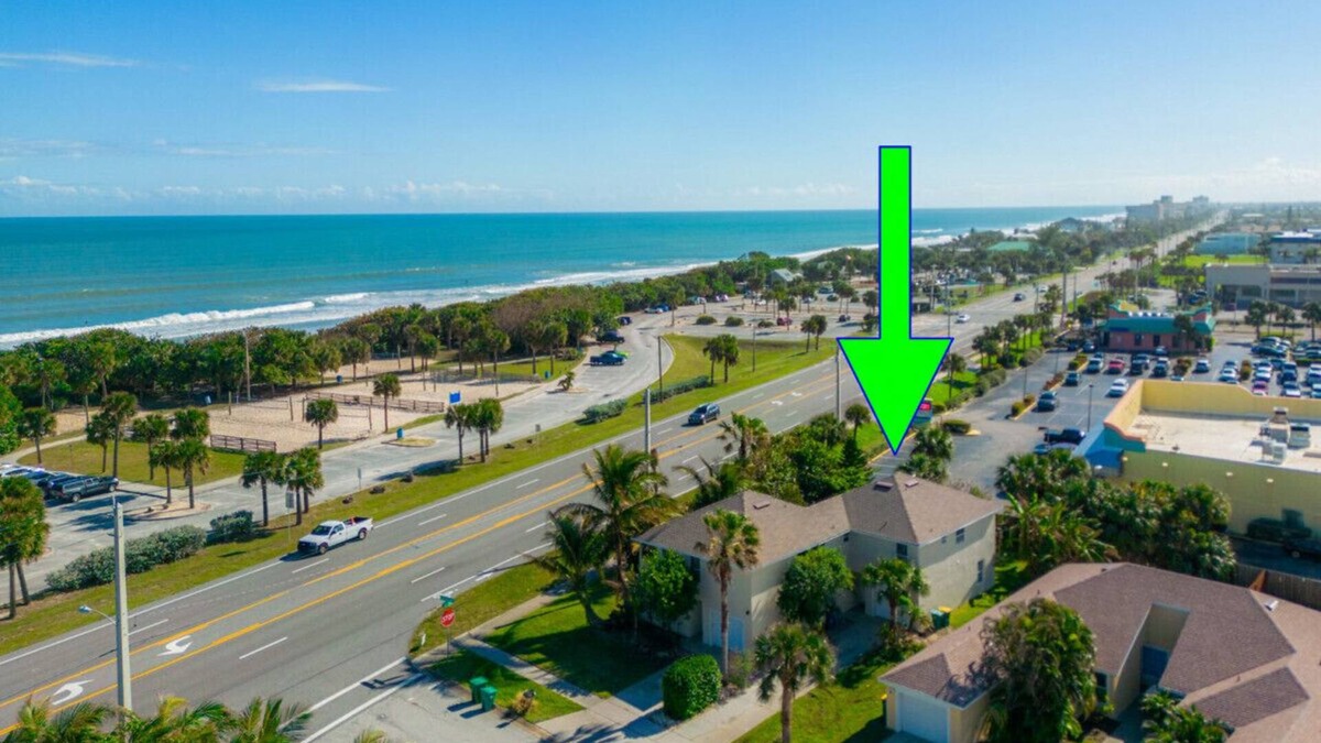 Indialantic House | Close to the Beach 3 BR 2 BA Relaxing Townhome - Dog Friendly