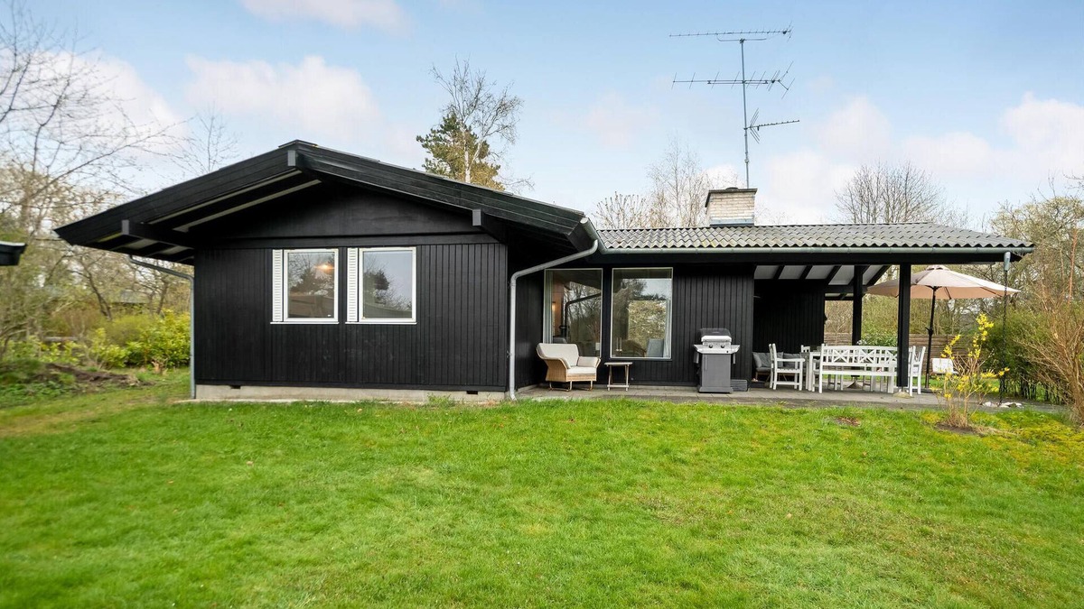Liseleje House | Close to the beach, this cozy and comfortable vacation home welcomes you in Liseleje Strand.