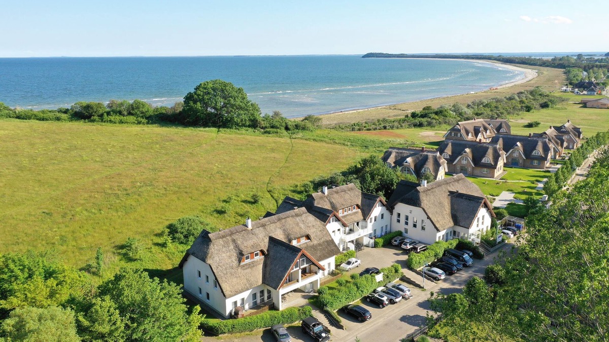 Lobbe Apartment | Close to the beach with balcony, use of swimming pool and sauna - Strandhaus Mönchgut FeWo12