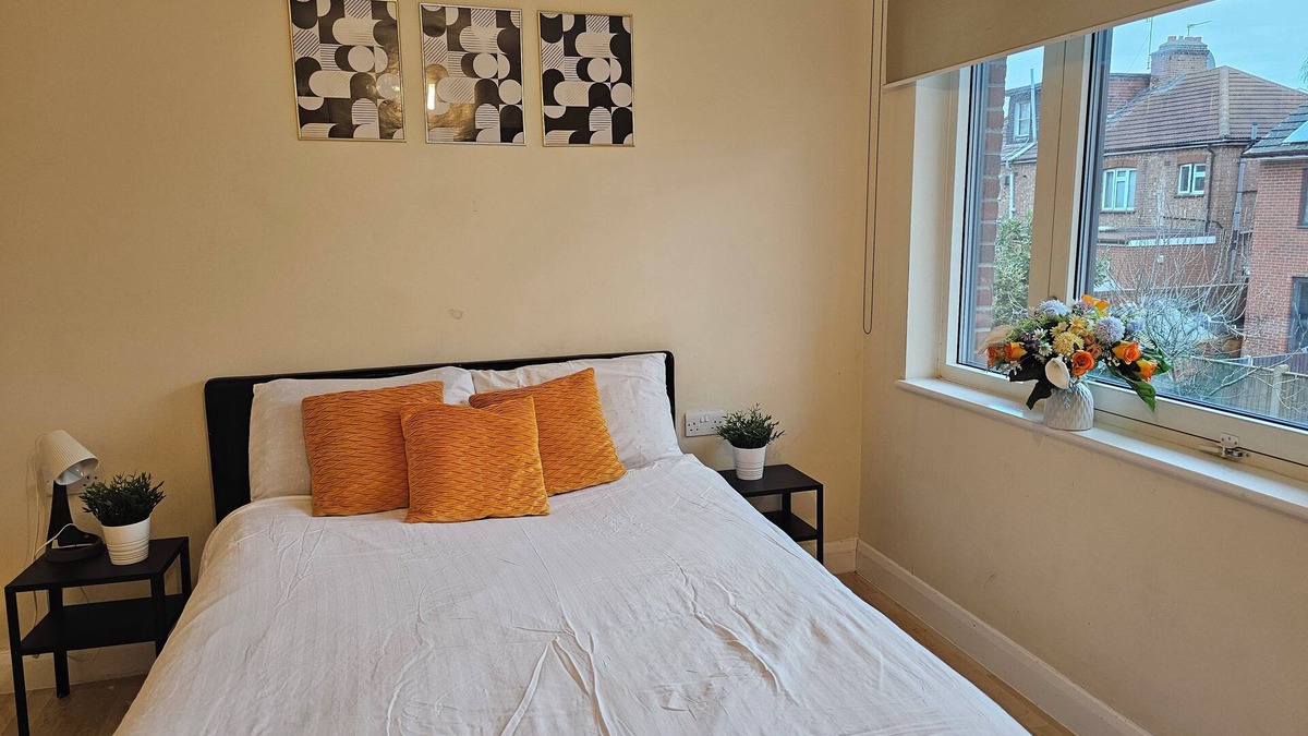 Northumberland Park Condo | Close To The New Iconic Tottenham Stadium & Drumsheds, With Easy Access to City.
