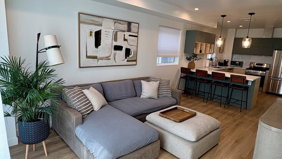 Sherman Oaks House | Close to Universal Studios Family friendly Townhouse!
