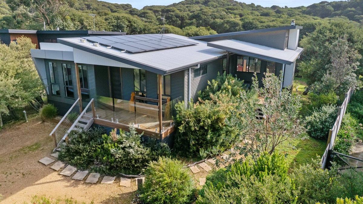 Venus Bay House | Closest house to beach in Venus Bay. Pet friendly. Free Wifi.