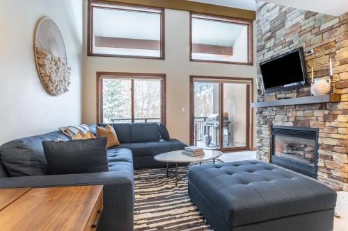 Vail House | Cloud 9 by AvantStay Located at the Base of Vail Ski Resort w Community Pool Hot Tub