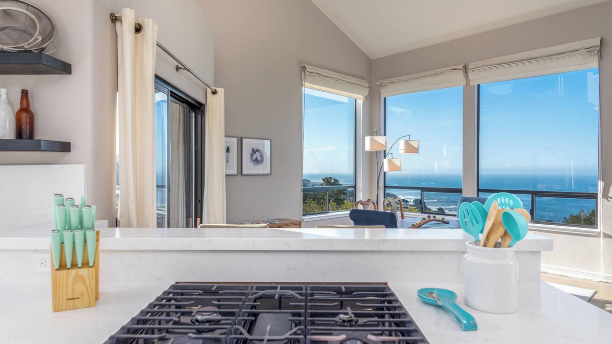 Sea Ranch House | Cloud 9 | Ocean Views | Sleeps 8!
