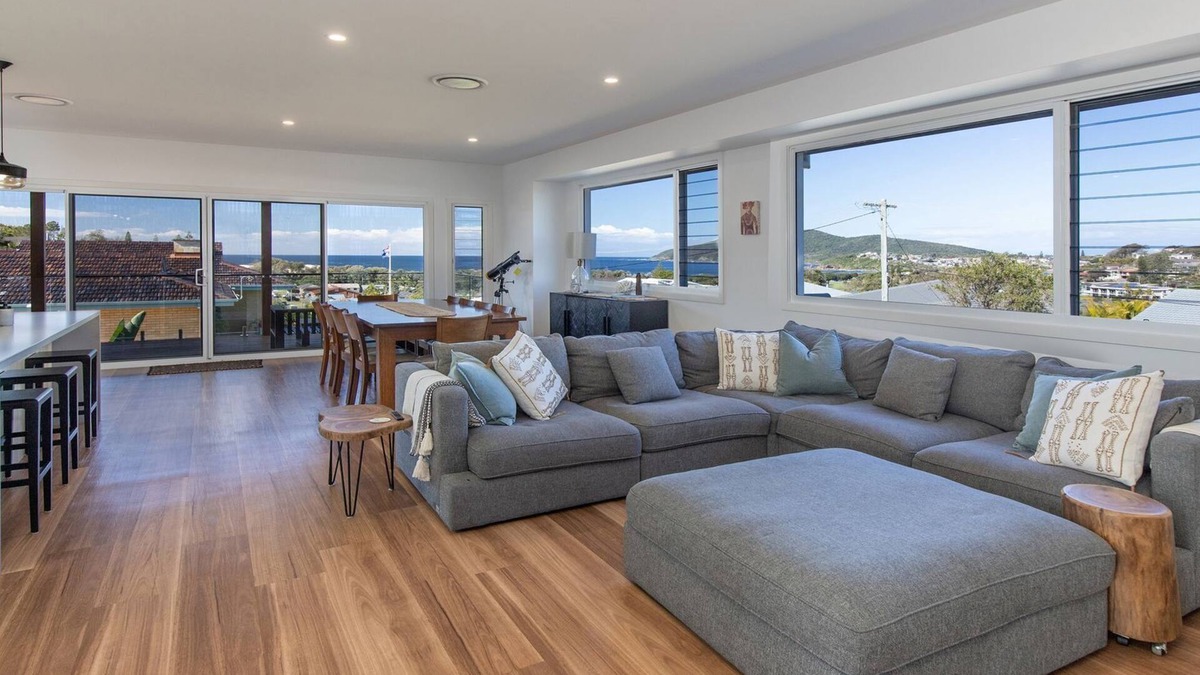 Forster House | Cloudcatcher atop Bennets Head.