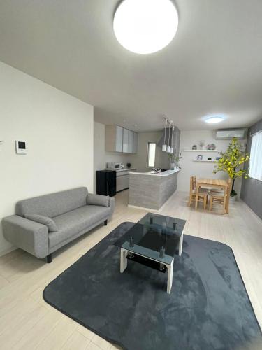 Matsubara Apartment | Clover House 大人数向け一軒家