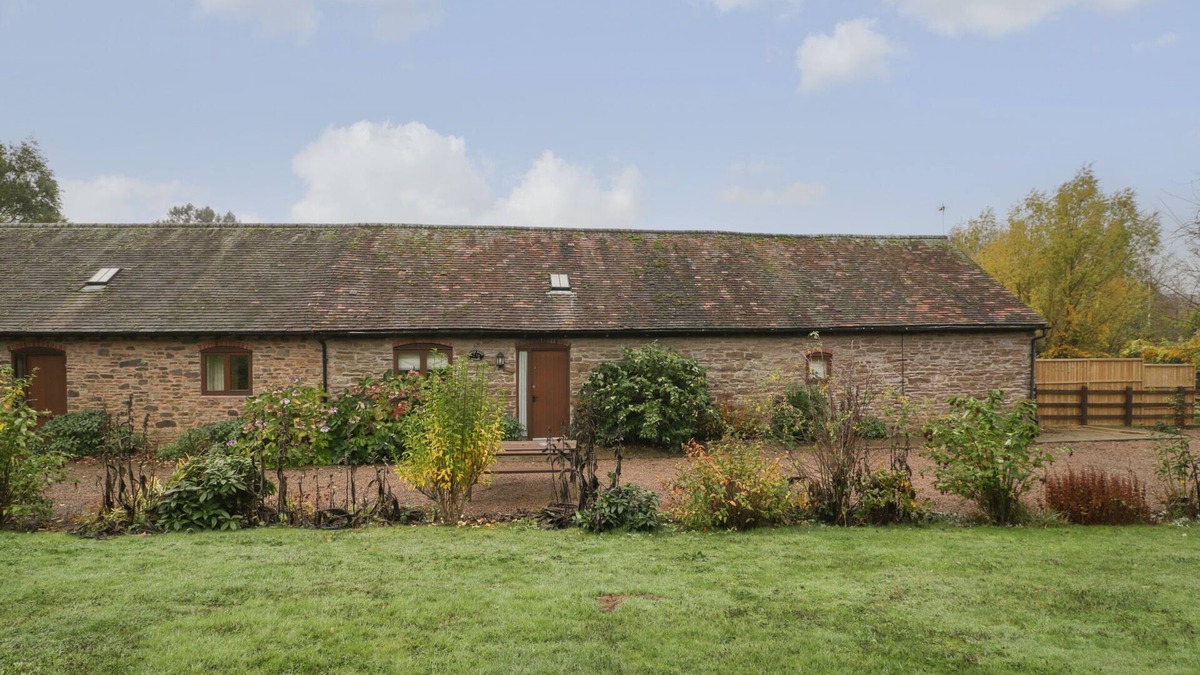 Hay-on-Wye Cottage | CLOVER PATCH COTTAGE, pet friendly, with a garden in Bromyard