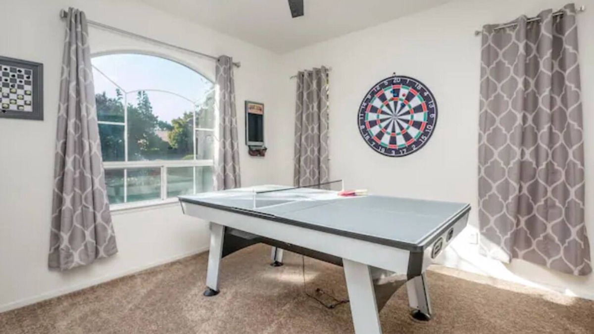 Fresno House | Clovis House | 2 Car Garage | Backyard | 4BR /2BTH