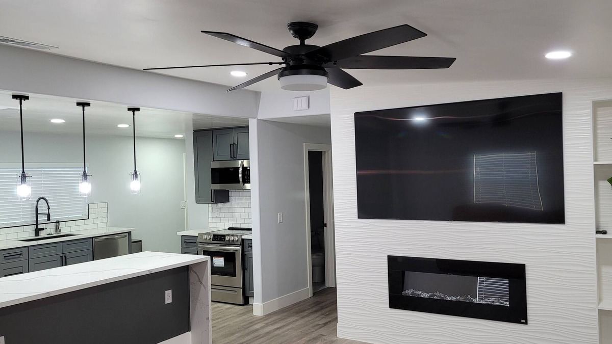Clovis House | Clovis/Modern comfort and living! 400mg wifi Less than 1 mile to Old Town Clovis