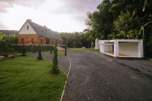 San Pa Thong House | Club Khan River Hill