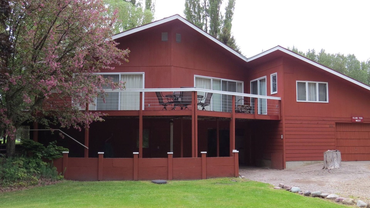 West Glacier House | Club Ted , 5 minutes from Glacier Park Entrance.