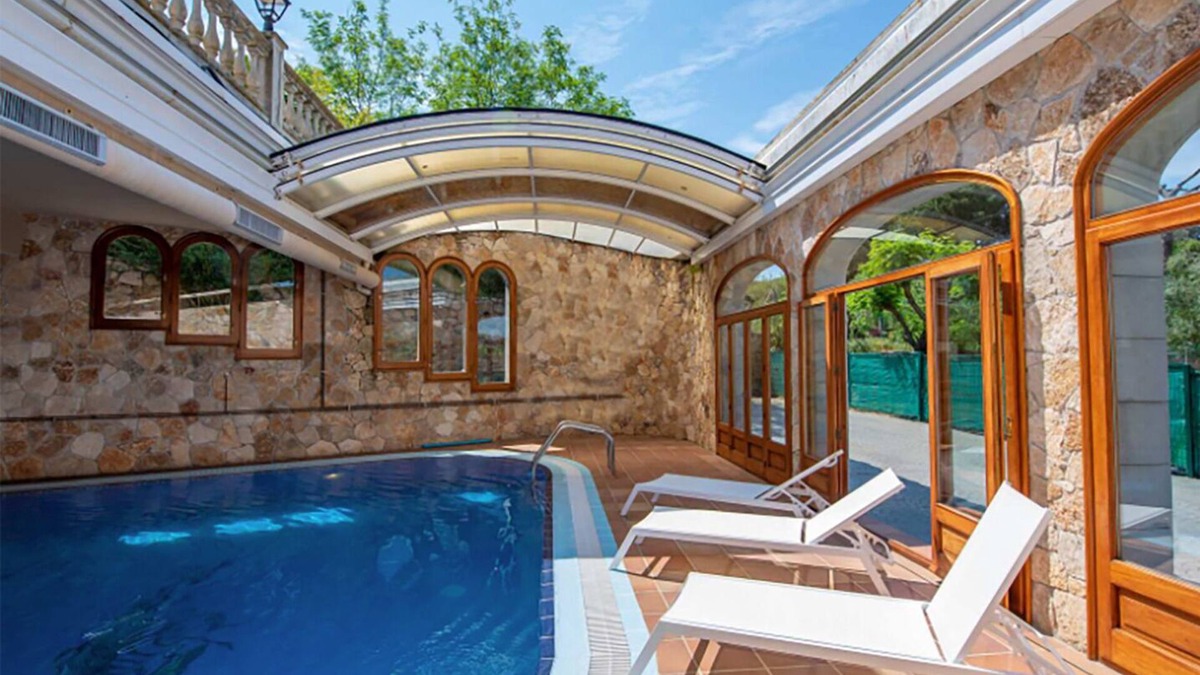 Sant Feliu de Guixols Villa | Club Villamar - Fantastic Villa with covered pool ,jacuzzi in the same pool,wifi and a fantastic .