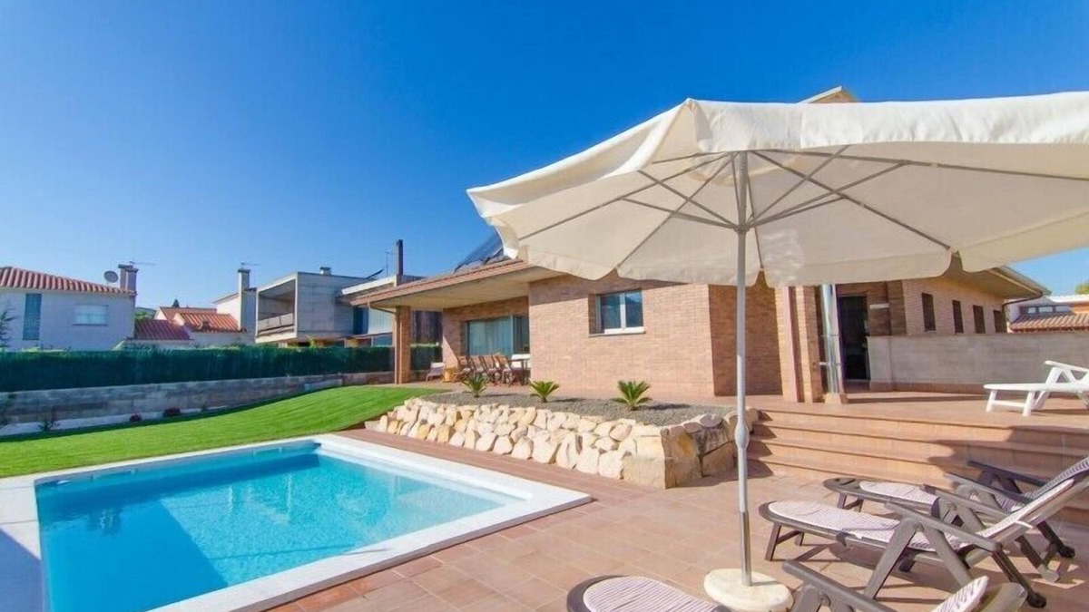 Macanet de la Selva Villa | Club Villamar - Modern holiday villa with private pool, located in the center of the city and wit.