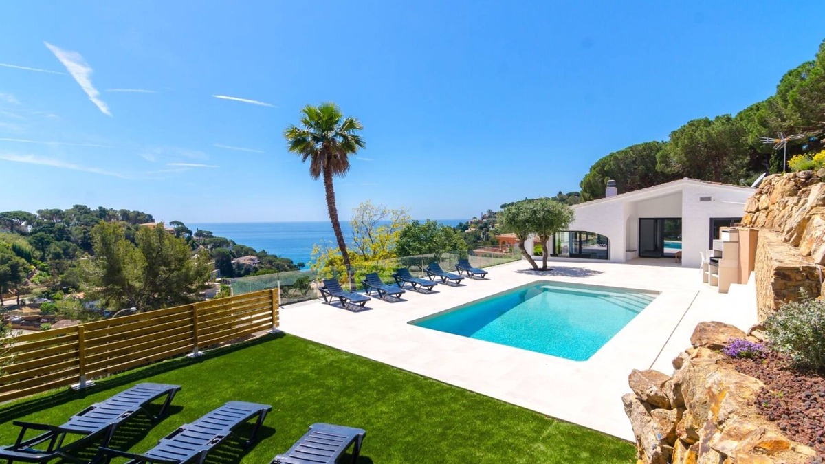 Tossa de Mar Villa | Club Villamar - Experience a serene retreat with stunning Mediterranean views at a private villa .