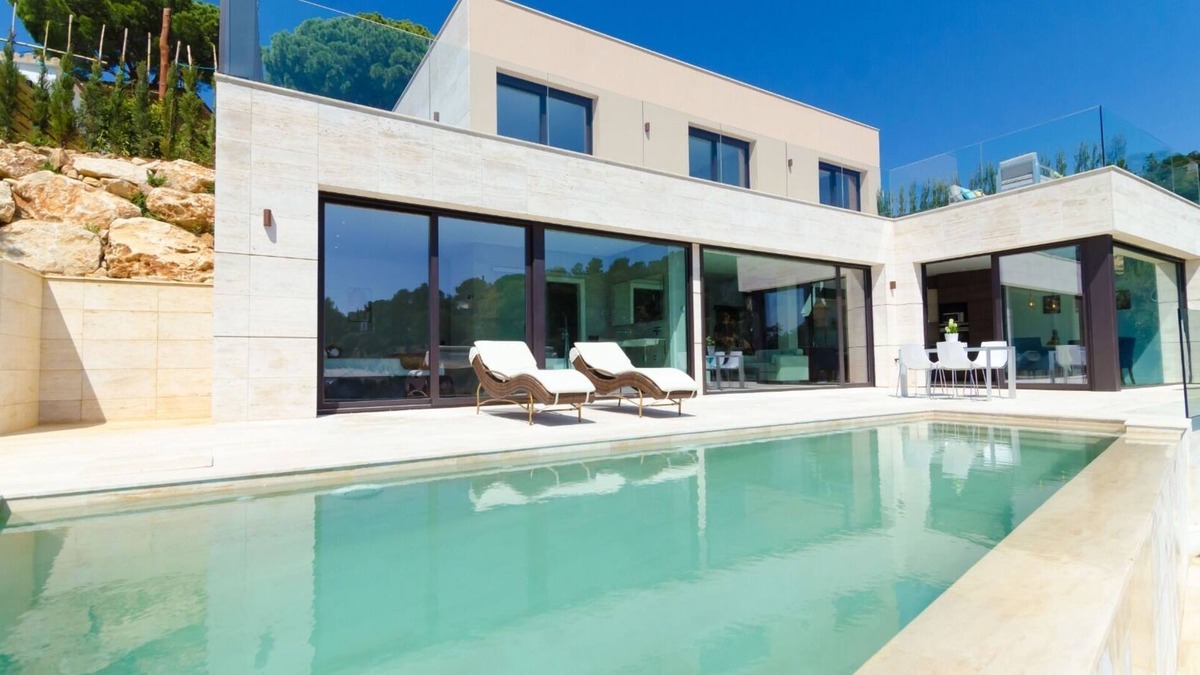 Tossa de Mar Villa | Club Villamar - Rosalicia is a luxurious villa with a private pool, located on a quiet street 80.