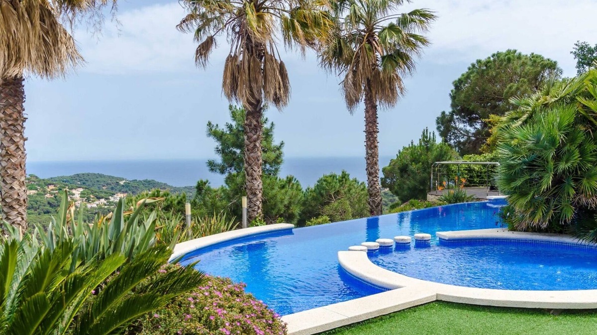 Lloret de Mar Villa | Club Villamar - Spectacular luxury villa with private swimming pool and stunning sea views! Spend.