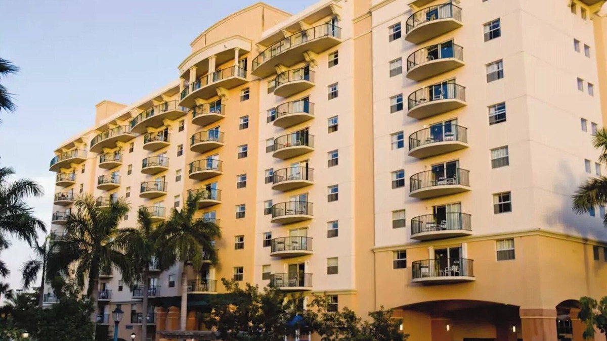 Survey Creek Condo | Club Wyndham Palm-Aire Resort 2br ~ Sunday check-in