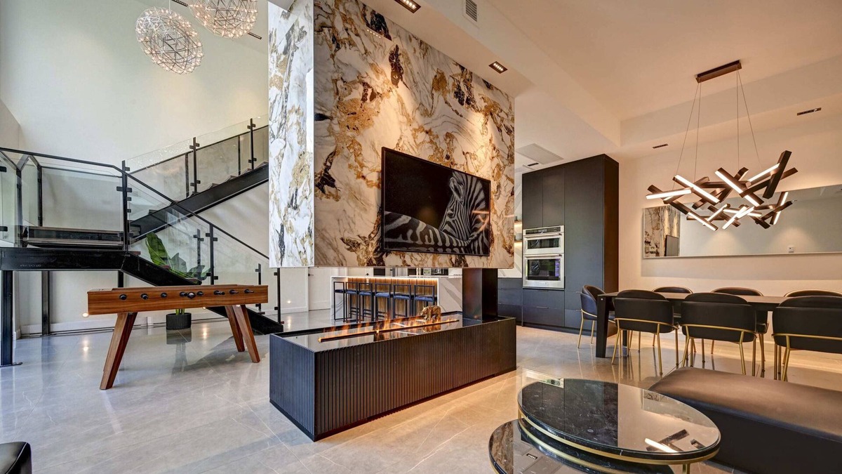 Pointe-Saint-Charles Condo | CLUBHAUS VIP Suite, Private Hot Tub, Sleep 16
