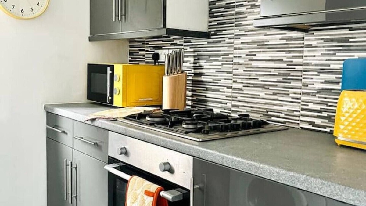 Cardonald Apartment | Clyde 52 -Modern 2 bedroom apartment next to Hillington Train Station