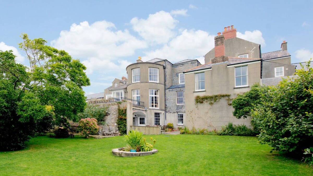 Pembroke House | Clynderwen House in the beautiful Pembroke